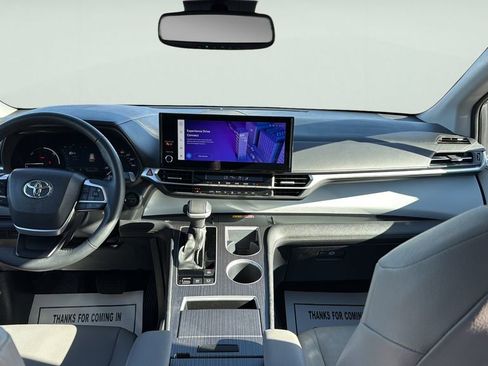 Used 2025 Toyota Sienna XLE image 15