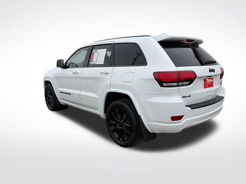 Used 2018 Jeep Grand Cherokee Altitude AWD/4WD image 4