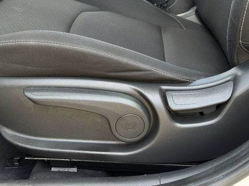 Used 2018 Hyundai Elantra GT FWD image 24