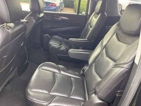 Used 2019 Cadillac Escalade ESV Premium Luxury image 29