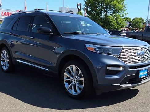 Used 2021 Ford Explorer Platinum w/ Equipment Group 601A AWD/4WD image 2