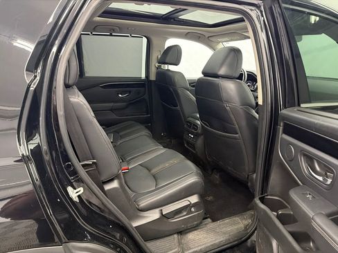 Used 2024 Honda Pilot Touring image 17