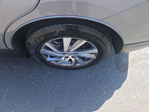 Used 2023 Chevrolet Equinox LT image 12