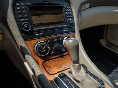 Used 2009 Mercedes-Benz SL 550 image 20
