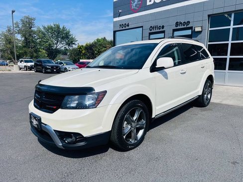 Used 2017 Dodge Journey Crossroad AWD/4WD image 3