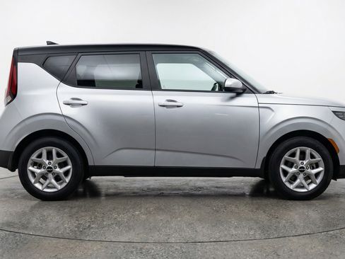 Used 2025 Kia Soul LX w/ LX Technology Package image 11