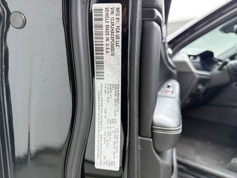 Used 2023 Jeep Grand Cherokee Altitude image 13