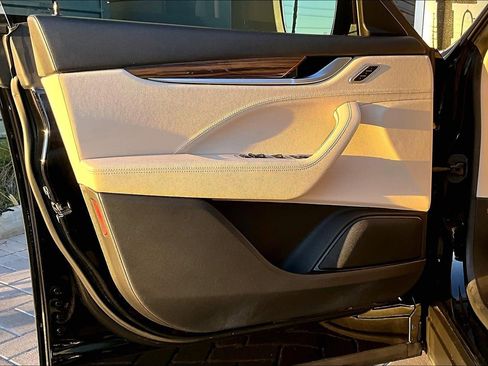 Used 2017 Maserati Levante image 22