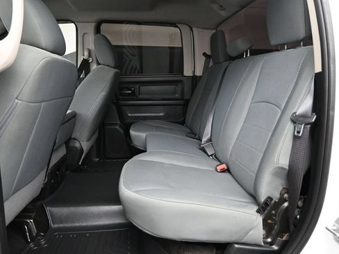 Used 2018 RAM 1500 Express RWD image 14