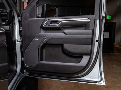 Used 2025 Chevrolet Silverado 2500 LTZ w/ LTZ Plus Package image 35