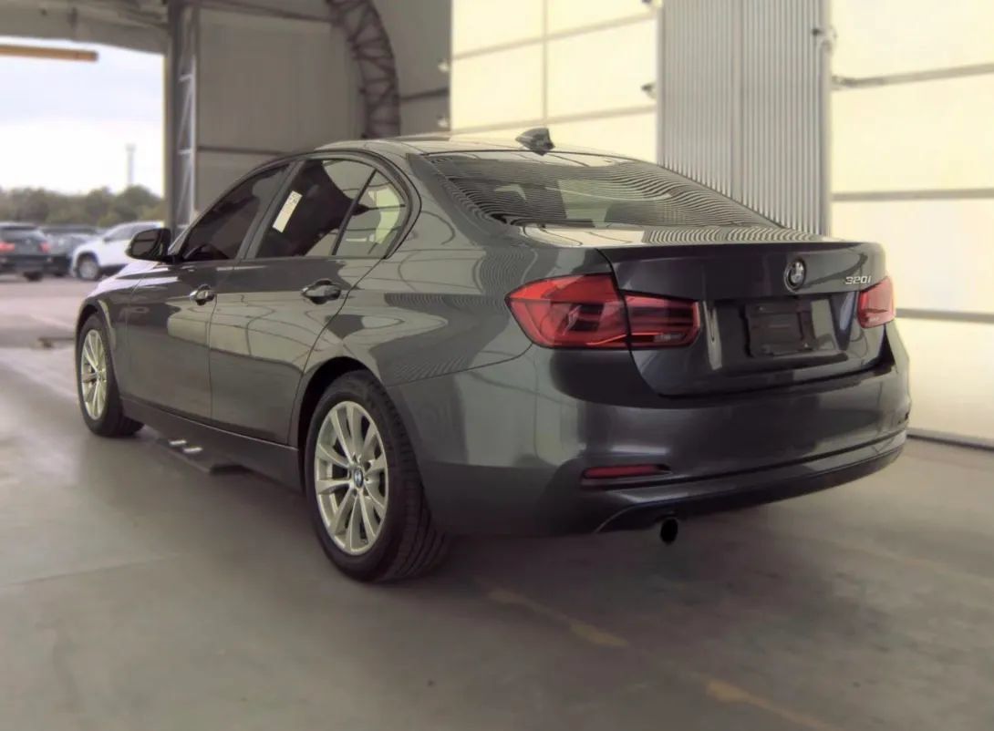 Used 2016 BMW 320i Sedan RWD image 2