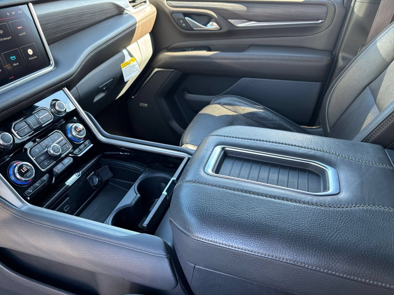 Used 2022 GMC Yukon Denali w/ Denali Premium Package RWD image 80