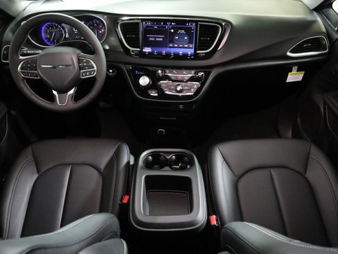 New 2026 Chrysler Voyager LX image 15