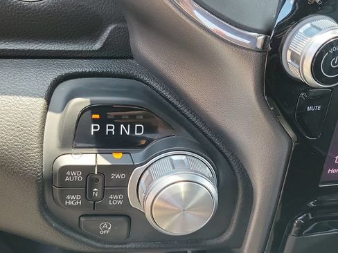 Used 2025 RAM 1500 Laramie AWD/4WD image 32