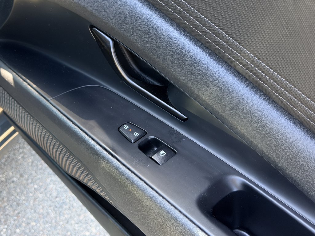Certified 2025 Hyundai Elantra Sport FWD image 12