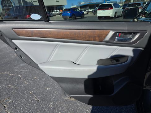 Used 2018 Subaru Outback 3.6R Limited image 14