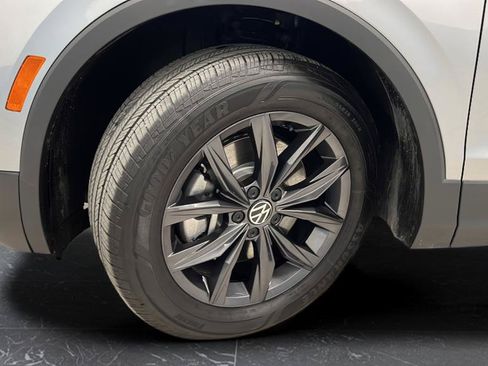 Used 2024 Volkswagen Tiguan SE AWD/4WD image 35