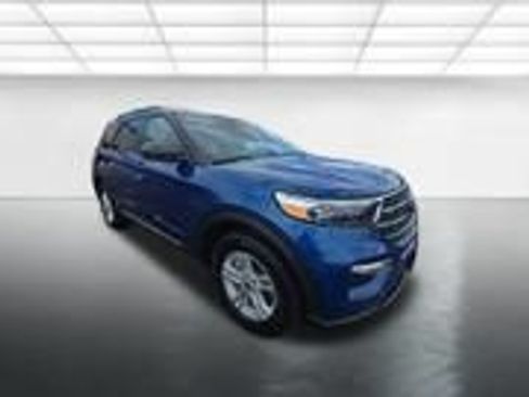Used 2022 Ford Explorer XLT w/ Equipment Group 202A AWD/4WD image 4