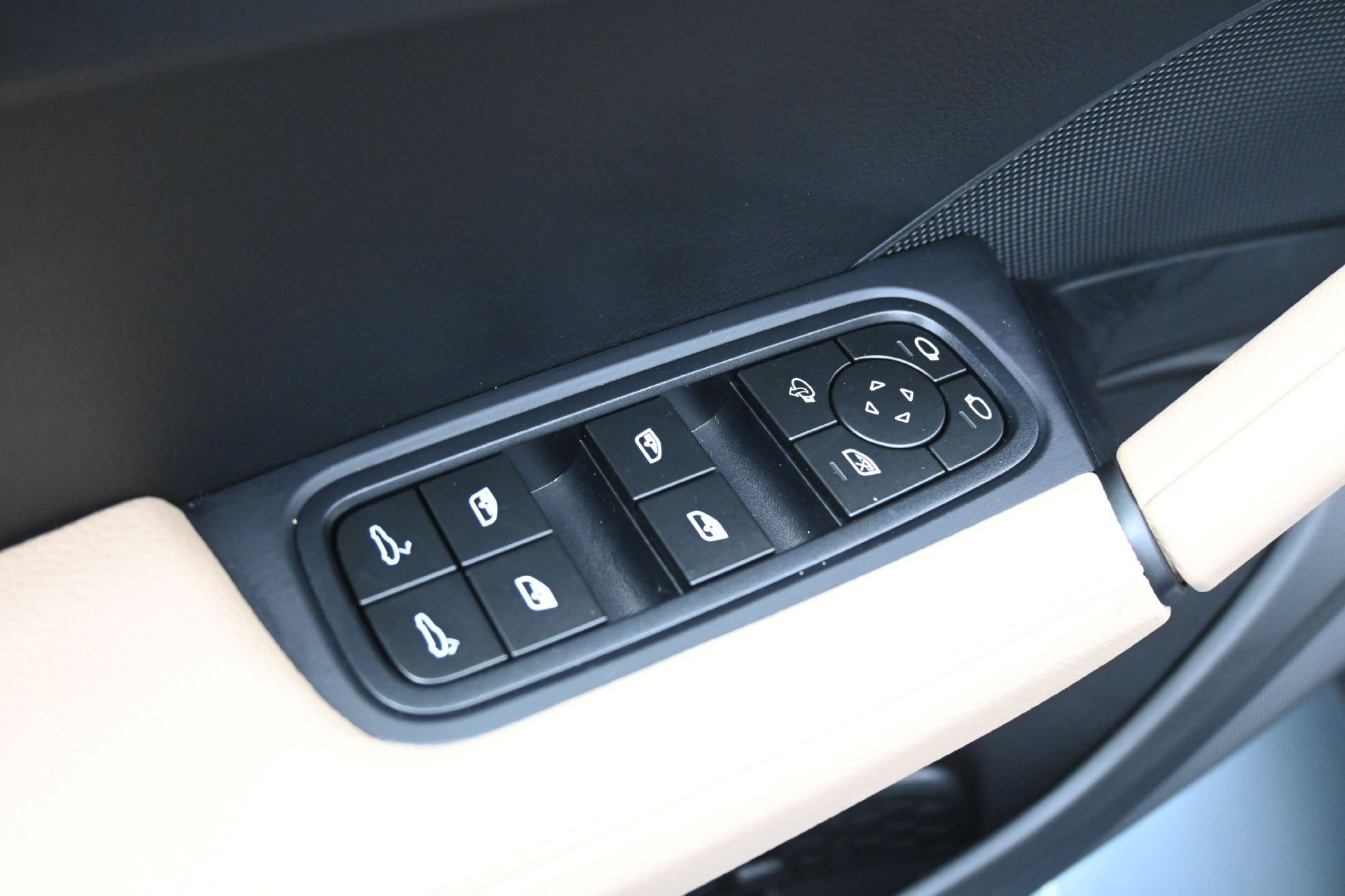 Used 2024 Porsche Cayenne AWD/4WD image 20