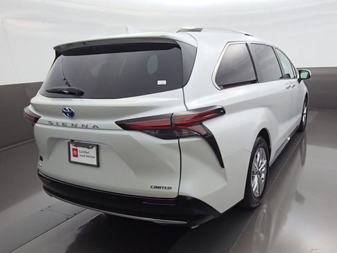 Certified 2025 Toyota Sienna Limited FWD image 7