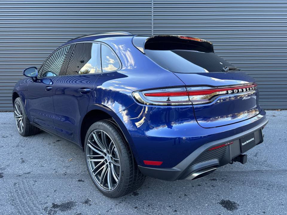 Certified 2026 Porsche Macan AWD/4WD image 3