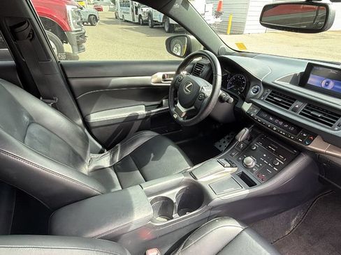 Used 2017 Lexus CT 200h w/ Navigation System Package FWD image 28