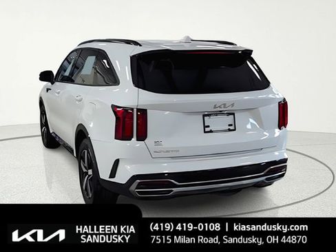 Certified 2023 Kia Sorento S image 4