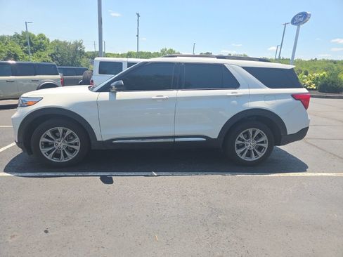 Used 2023 Ford Explorer XLT w/ Equipment Group 202A AWD/4WD image 4