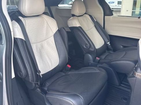 Used 2025 Toyota Sienna Platinum image 16