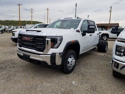 New 2026 GMC Sierra 3500 Pro w/ Convenience Package