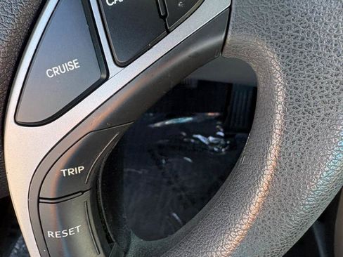 Used 2013 Hyundai Elantra GLS w/ Preferred Pkg image 14