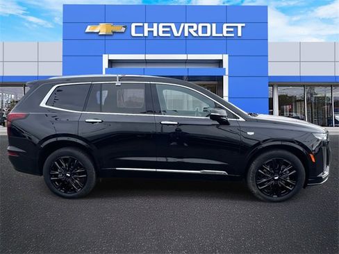 Used 2024 Cadillac XT6 Luxury image 4
