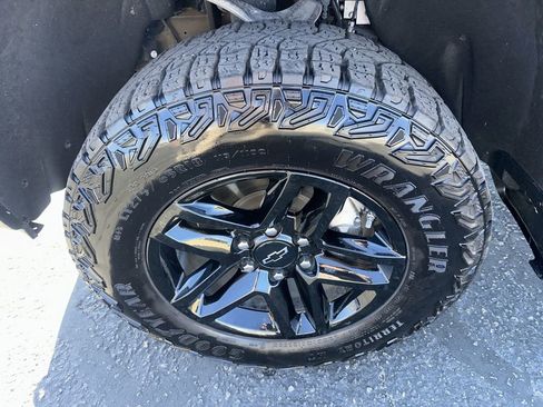 Certified 2024 Chevrolet Silverado 1500 Custom Trail Boss w/ LPO, Dark Essentials Package AWD/4WD image 11