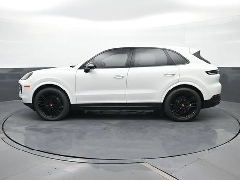 Certified 2025 Porsche Cayenne AWD/4WD image 2