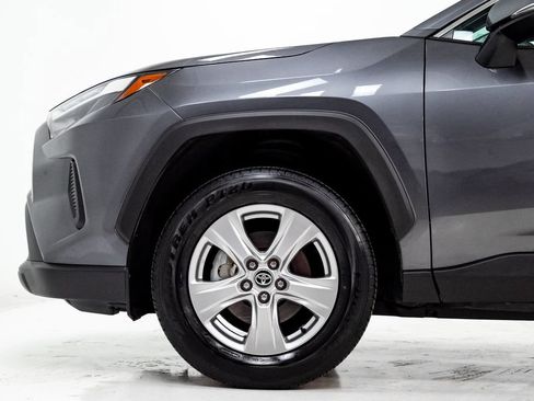 Used 2025 Toyota RAV4 XLE AWD/4WD image 25