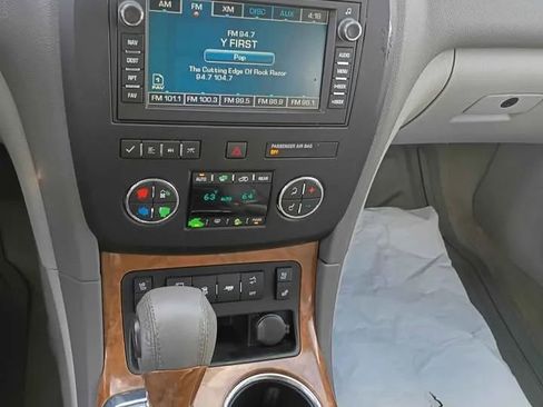 Used 2010 Buick Enclave CXL w/ Trailering Provision Package AWD/4WD image 6