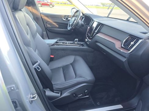 Used 2023 Volvo XC60 B5 Plus FWD image 11