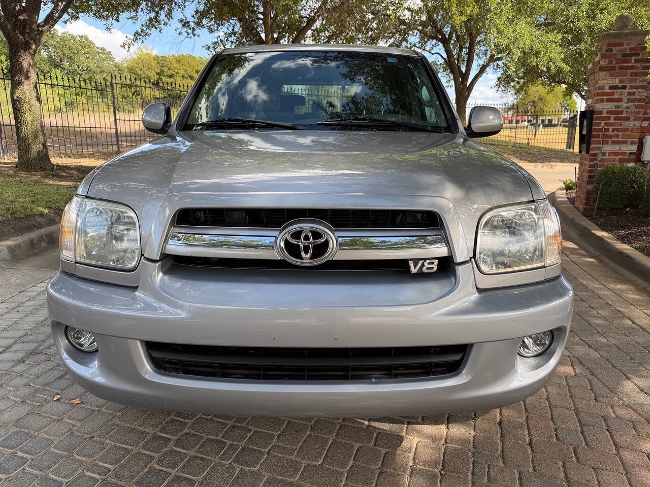 Used 2005 Toyota Sequoia SR5 w/ Towing Pkg RWD image 11