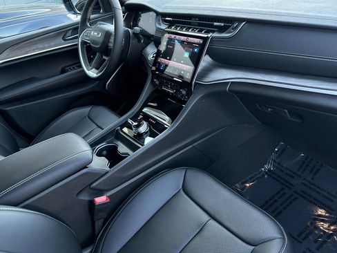 New 2025 Jeep Grand Cherokee L Limited w/ Luxury Tech Group II image 18