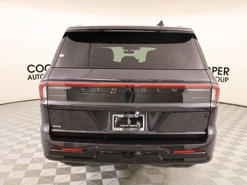 New 2026 Lincoln Navigator Premiere AWD/4WD image 22