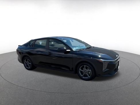 Used 2025 Kia K4 FWD image 2
