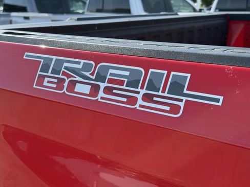 Used 2019 Chevrolet Silverado 1500 Custom Trail Boss w/ Custom Convenience Package AWD/4WD image 8