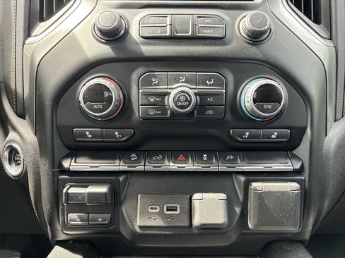 Used 2022 Chevrolet Silverado 1500 LT Trail Boss w/ Convenience Package II AWD/4WD image 16