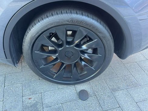 Used 2024 Tesla Model Y Long Range image 27