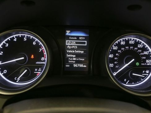 Used 2018 Toyota Camry SE image 35