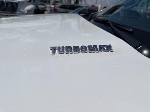 Used 2025 Chevrolet Silverado 1500 Custom image 14