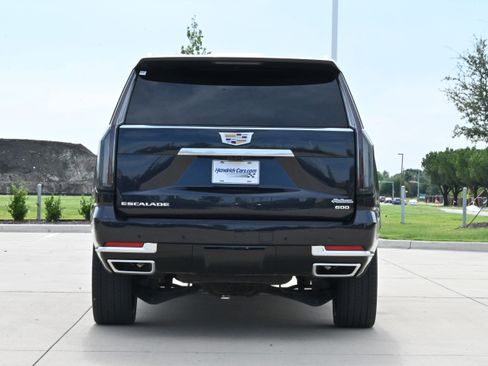 Used 2025 Cadillac Escalade ESV Premium Luxury Platinum AWD/4WD image 8