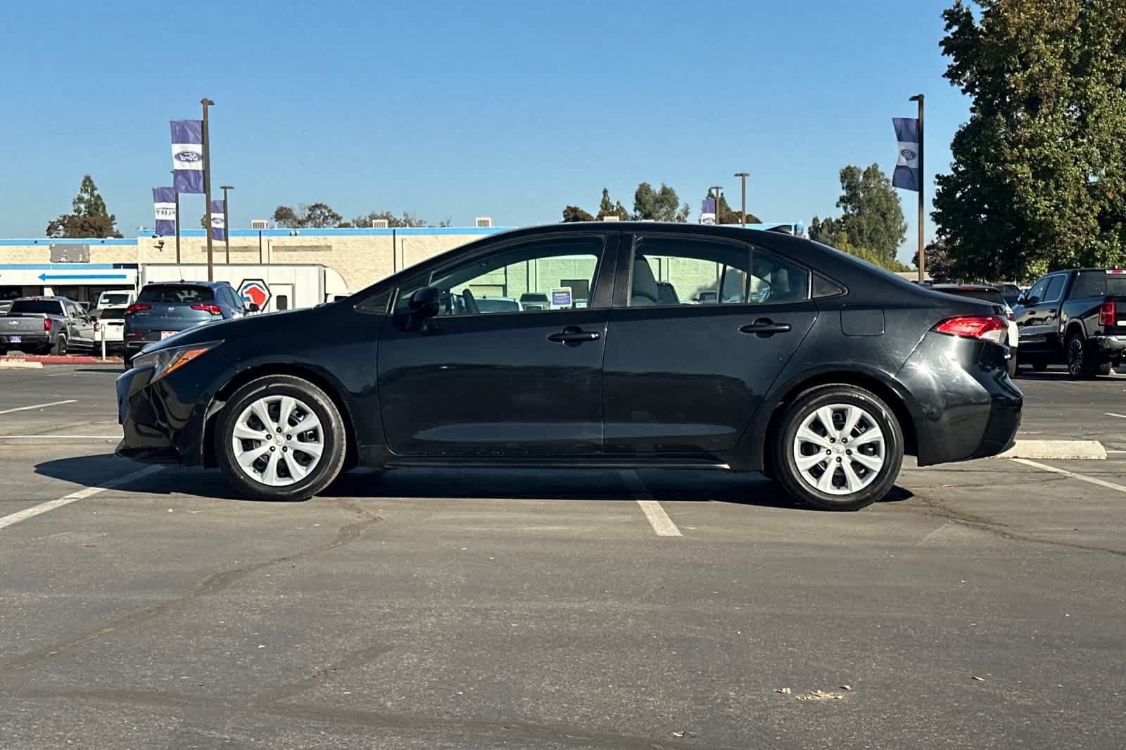 Used 2021 Toyota Corolla LE FWD image 6