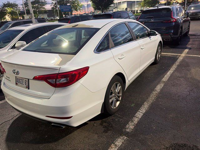 Used 2015 Hyundai Sonata SE w/ Option Group 09 FWD image 9