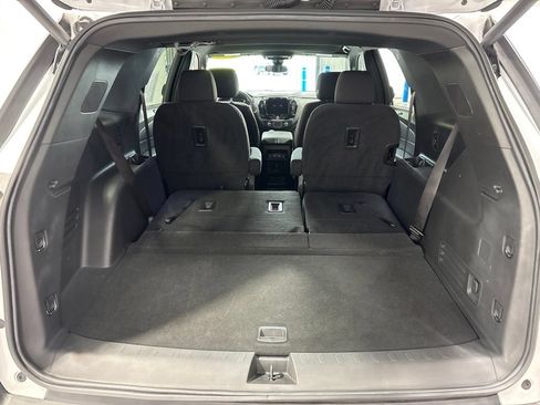 Used 2023 Chevrolet Traverse LT AWD/4WD image 41